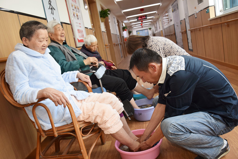 母亲节遇上护士节，英国上市公司365和您一起让爱升华
